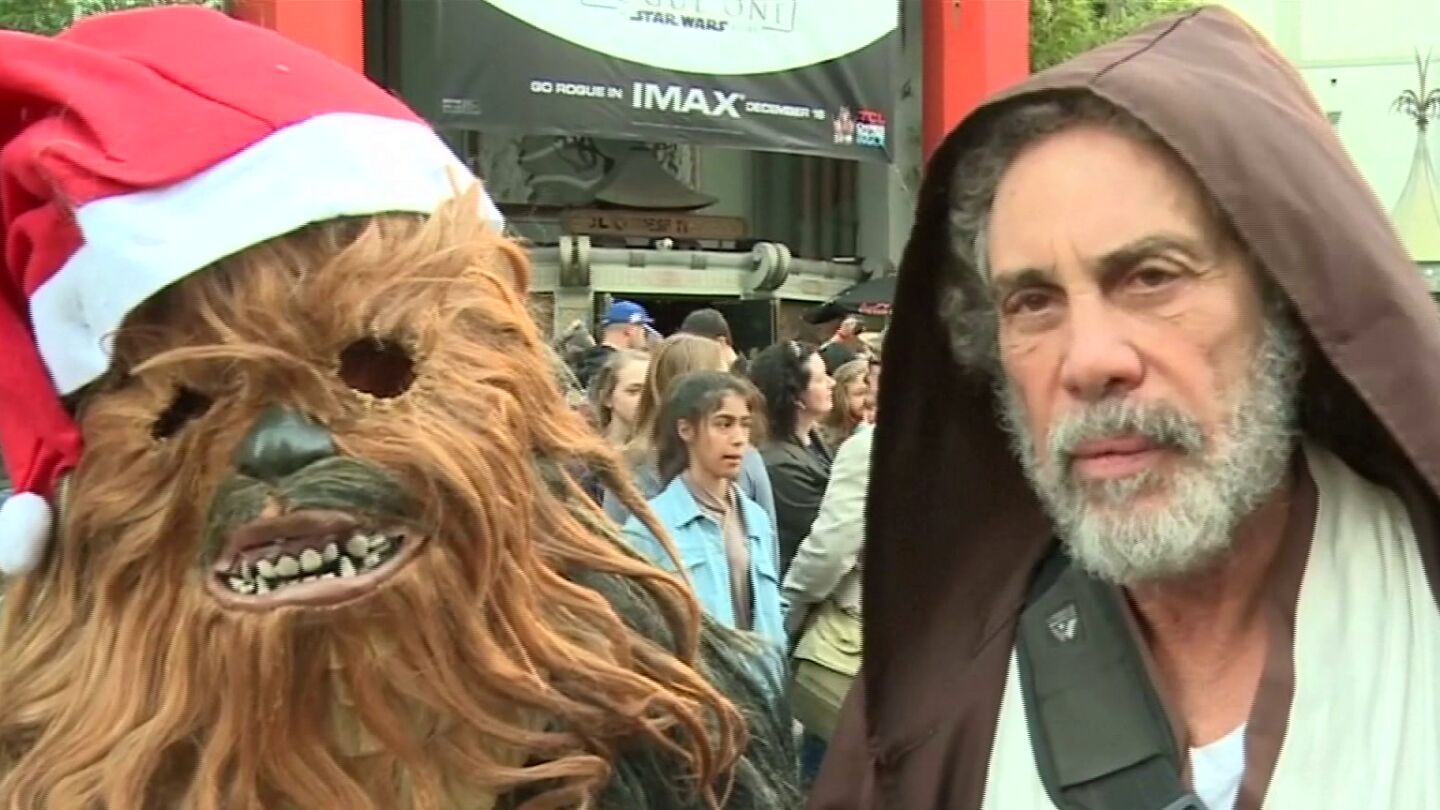 Algunos de los fans que han dado el &uacute;ltimo adi&oacute;s a la actriz Carrie Fisher 
