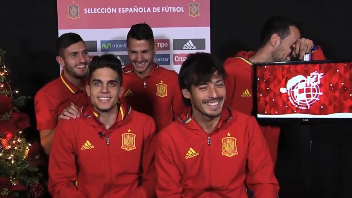 Los jugadores de la Selecci&oacute;n durante su felicitaci&oacute;n de Navidad 