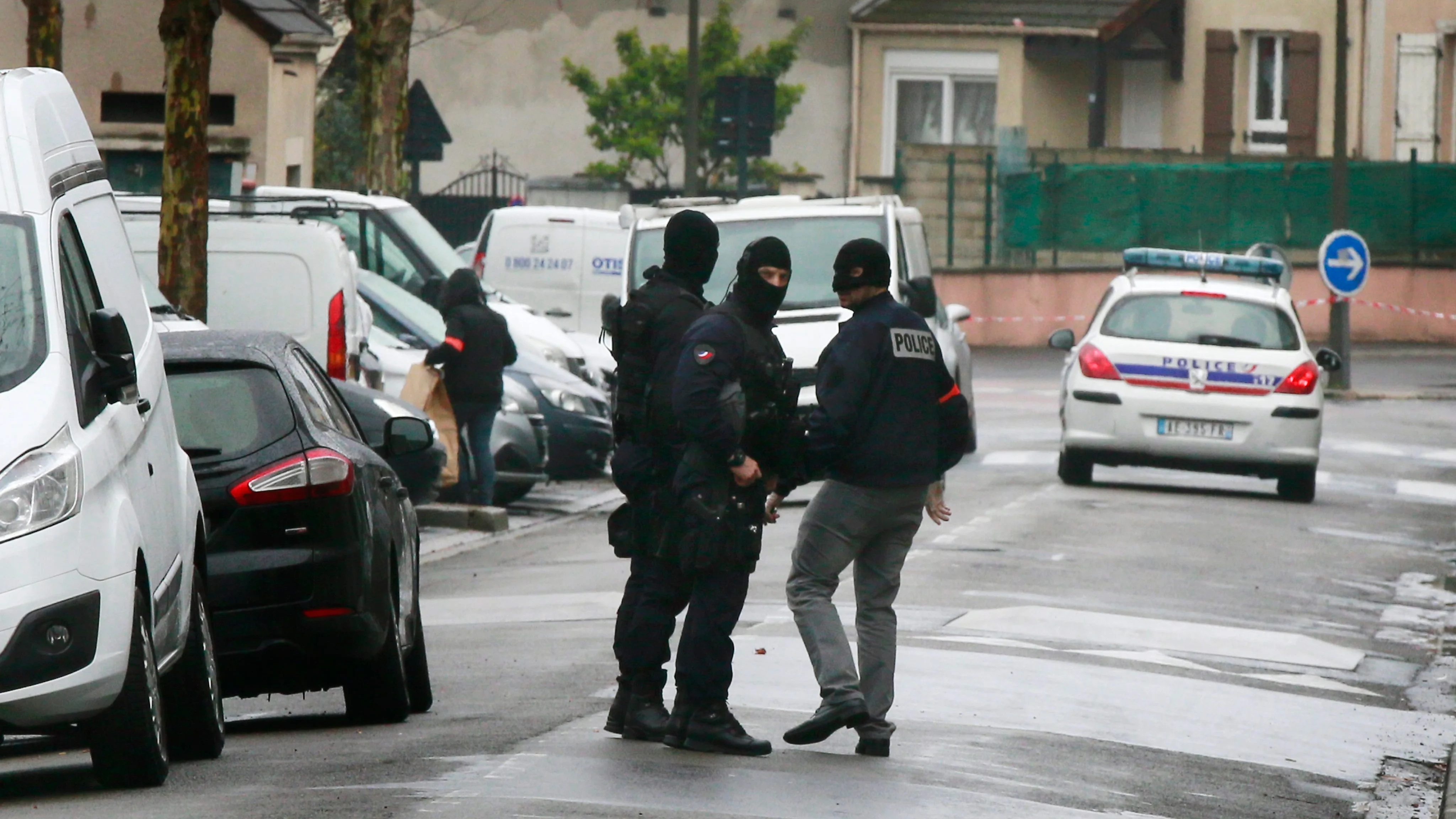 Imagen de archivo de agentes de Policía en la localidad periférica de Argenteuil, París, Francia