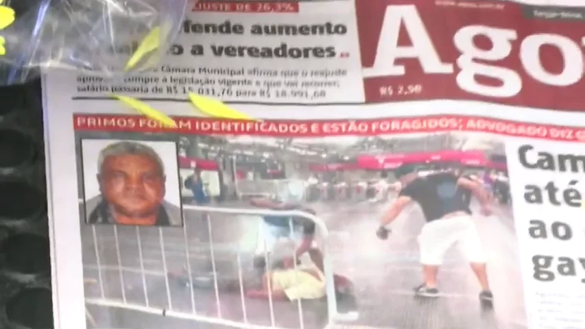 Frame 9.673584 de: Golpean hasta la muerte a un vendedor ambulante por defender de una agresión a un transexual en el metro