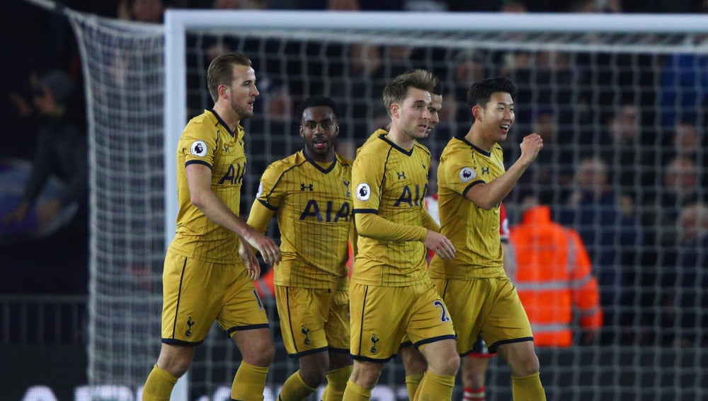 Los jugadores del Tottenham celebrando un gol