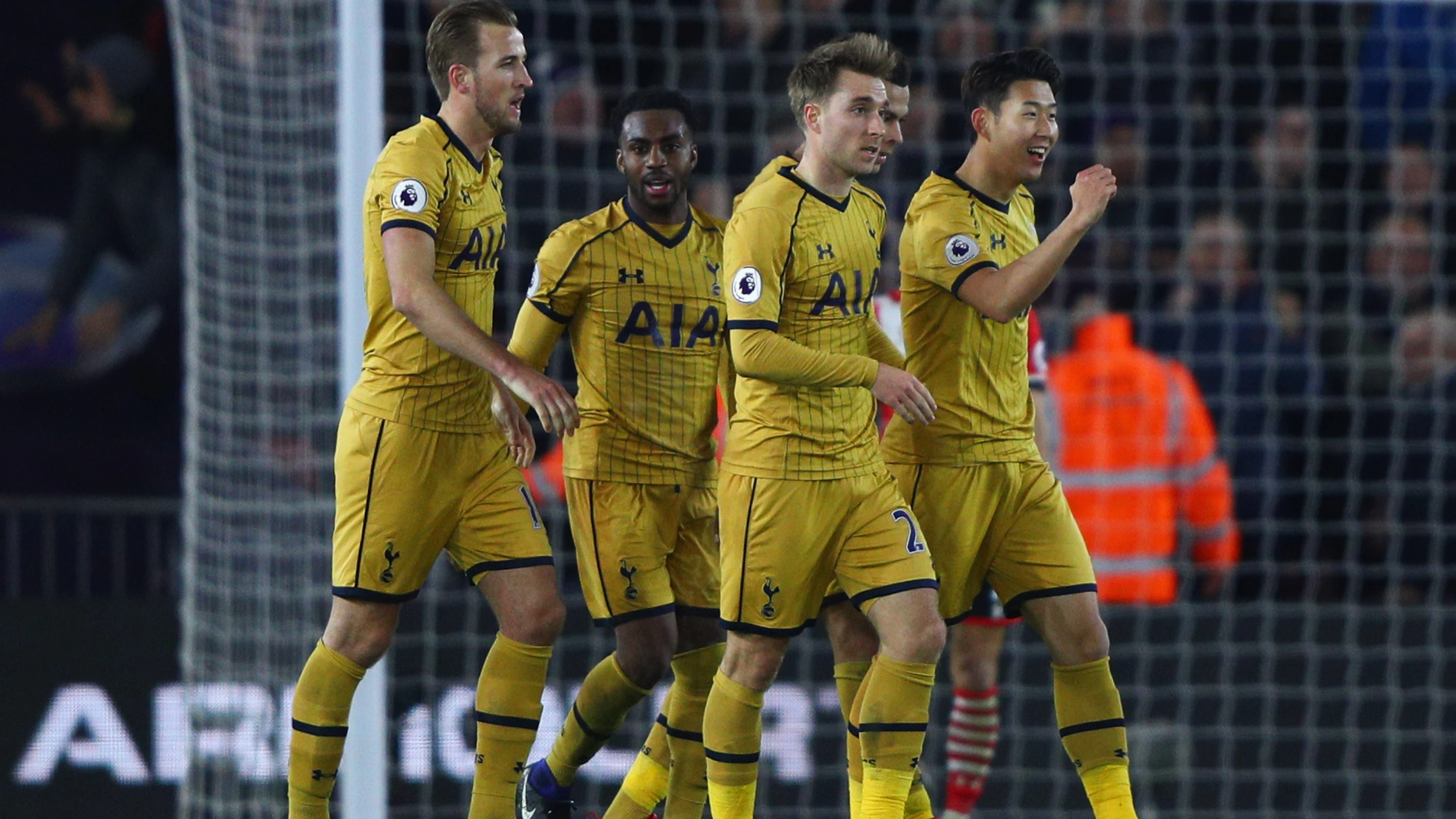 Los jugadores del Tottenham celebrando un gol 