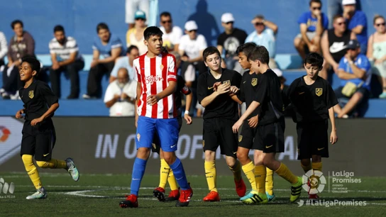 Los jugadores del Atlético de Madrid celebran su victoria ante el Sporting en LaLiga Promises Los jugadores del Atlético de Madrid celebran su victoria ante el Sporting en LaLiga Promises