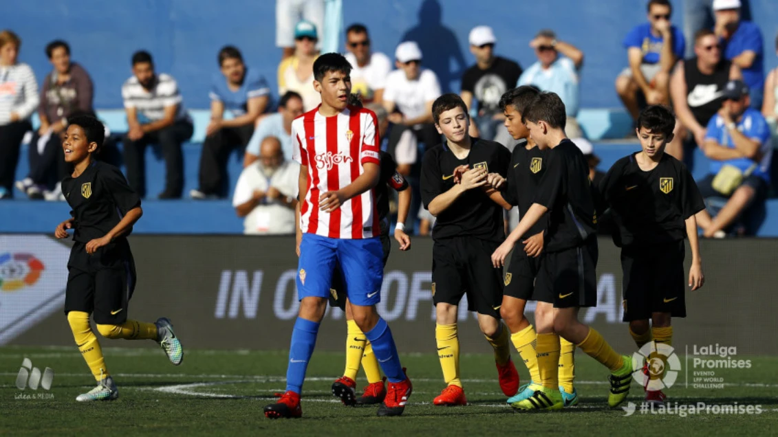 Los jugadores del Atlético de Madrid celebran su victoria ante el Sporting en LaLiga Promises