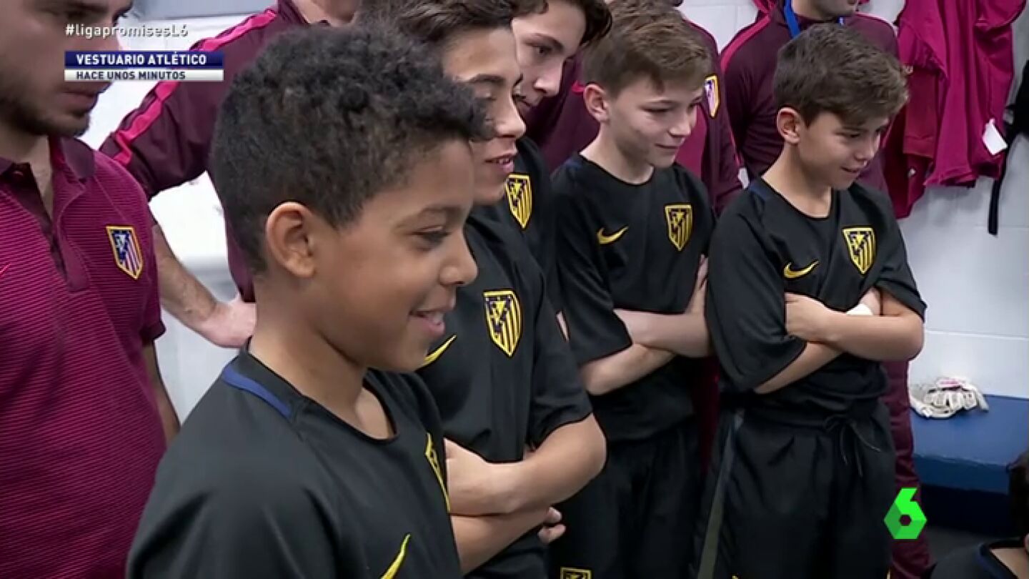 Frame 8.082286 de: Los jugadores del Atleti que no viajaron a Tenerife animan a sus compa&ntilde;eros antes de la semifinal contra el Sporting: "Que no tengan duda de cu&aacute;l es el mejor equipo del mundo"