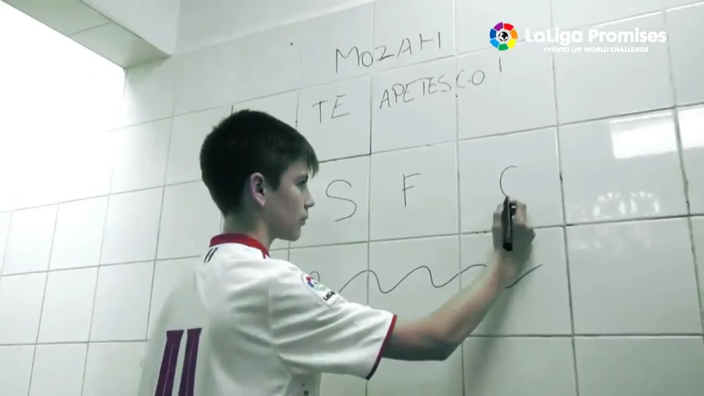 Frame 103.852028 de: LaLiga Promises se apunta al 'Mannequin Challenge' con un divertido vídeo Frame 103.852028 de: LaLiga Promises se apunta al 'Mannequin Challenge' con un divertido vídeo