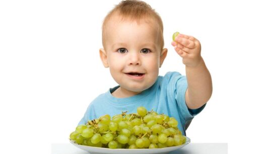 Las uvas enteras pueden provocar atragantamiento en ni&ntilde;os