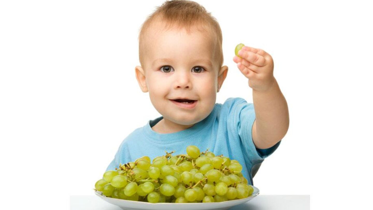 Las uvas enteras pueden provocar atragantamiento en ni&ntilde;os