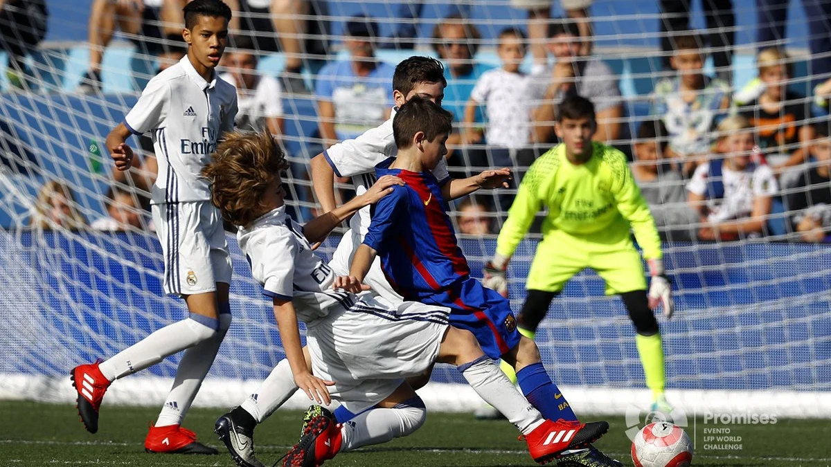 Momento del partido entre Barcelona y Real Madrid de LaLiga Promises