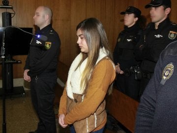 La joven durante el juicio La joven durante el juicio
