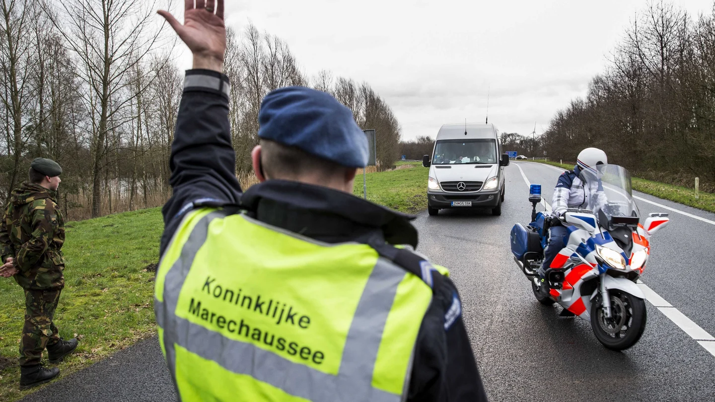 Vista de los controles de seguridad en la frontera de Holanda Vista de los controles de seguridad en la frontera de Holanda