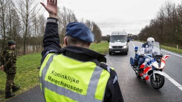 Vista de los controles de seguridad en la frontera de Holanda