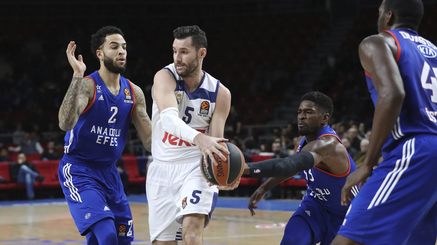 Rudy Fernández durante el partido ante el Anadolu Efes Rudy Fernández durante el partido ante el Anadolu Efes