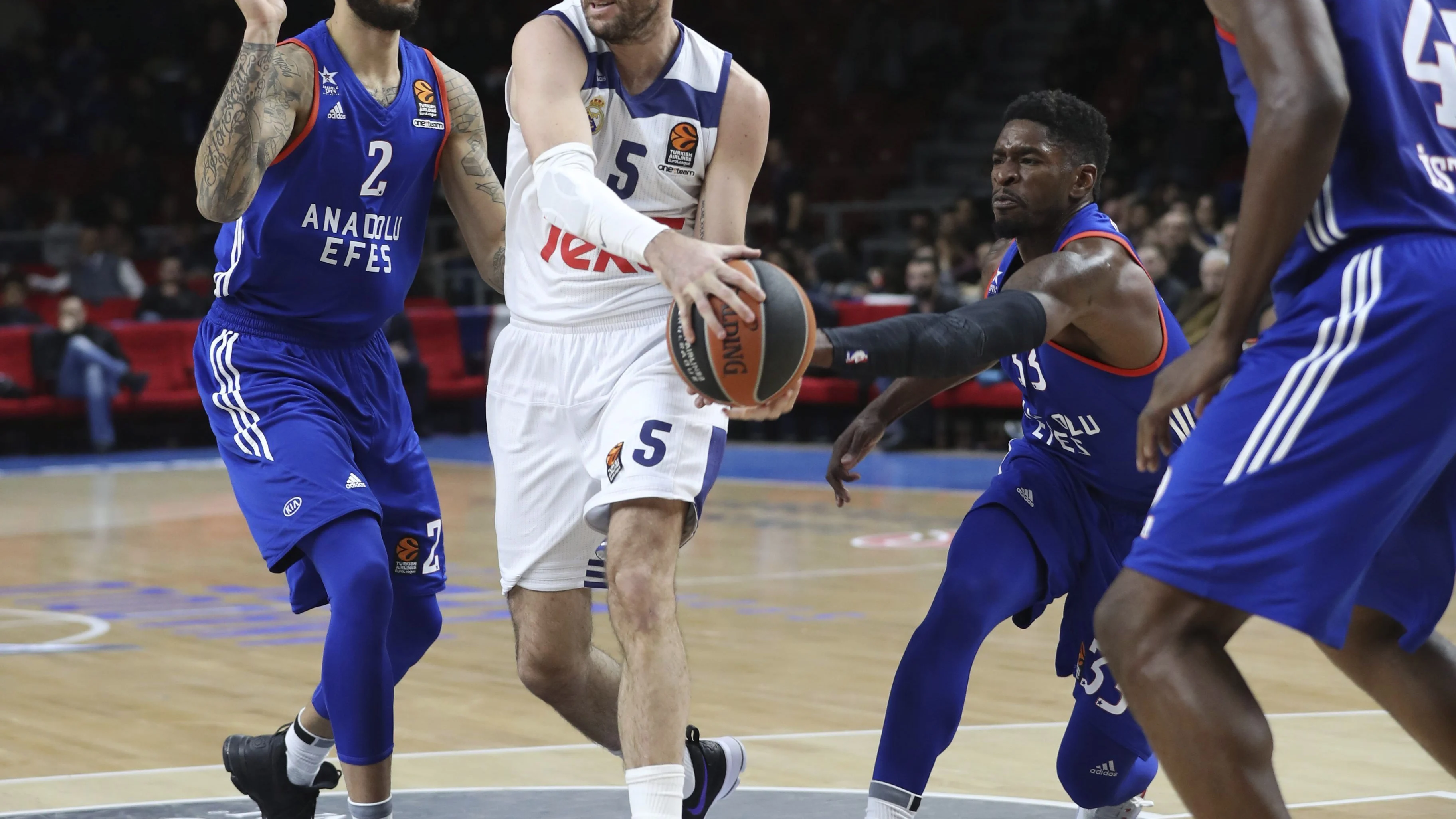 Rudy Fernández durante el partido ante el Anadolu Efes Rudy Fernández durante el partido ante el Anadolu Efes