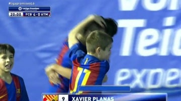 Xavi Planas celebra el segundo gol con sus compañeros