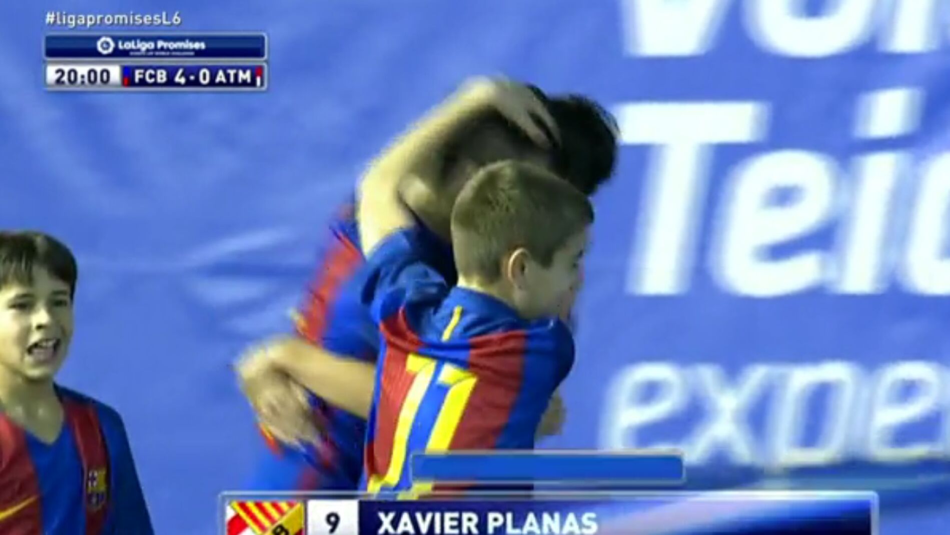 Xavi Planas celebra el segundo gol con sus compañeros