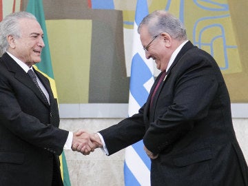 El mandatario Michel Temer con el embajador de Grecia en Brasil, Kyriakos Amiridis El mandatario Michel Temer con el embajador de Grecia en Brasil, Kyriakos Amiridis