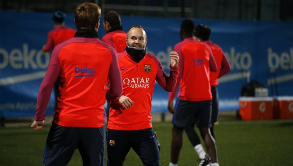 El Barcelona retorna trabajo después de las vacaciones de Navidad con la de Piqué en el entrenamiento