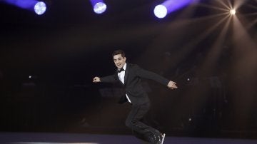 El espectáculo de Javier Fernández alumbra Madrid por un 2017 con "más pistas de hielo"