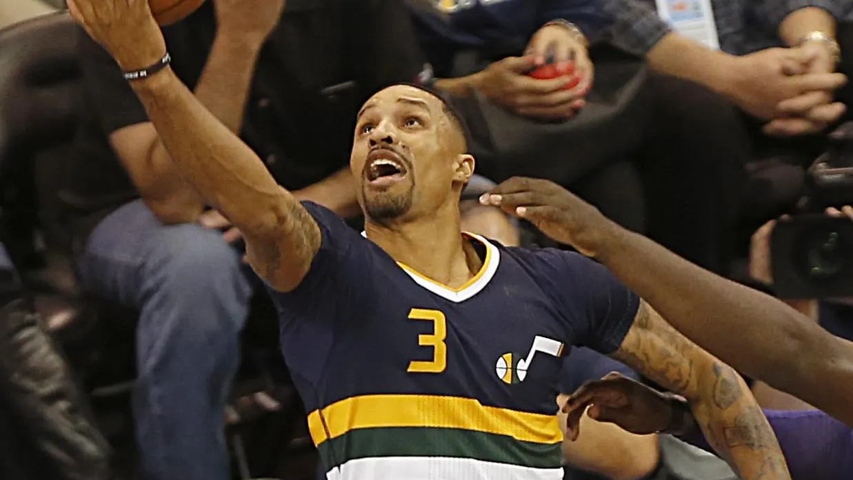 George Hill le da la victoria a Utah Jazz y el 'Chacho' se lesiona