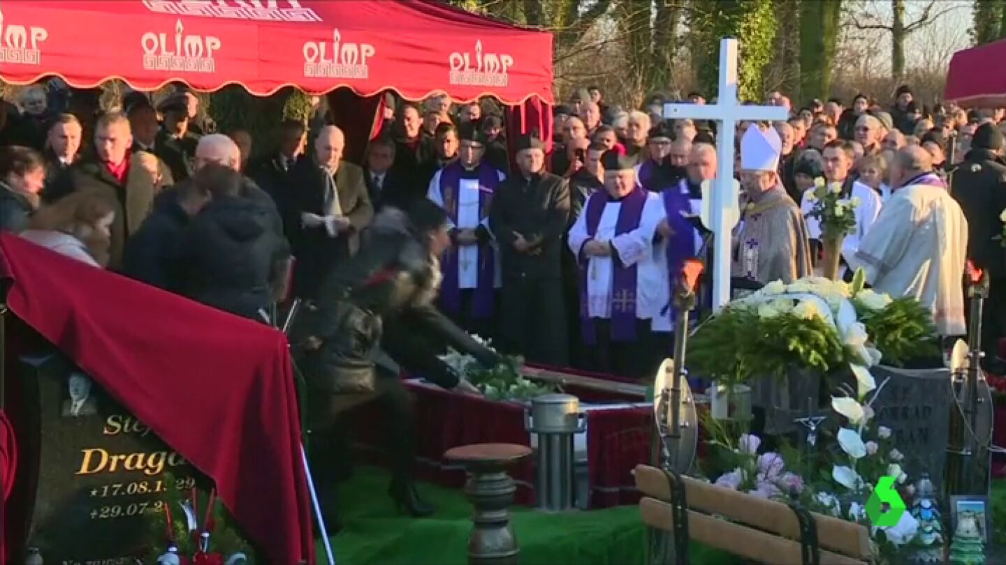 Frame 26.827356 de: FUNERAL POLONIA CAMIONERO