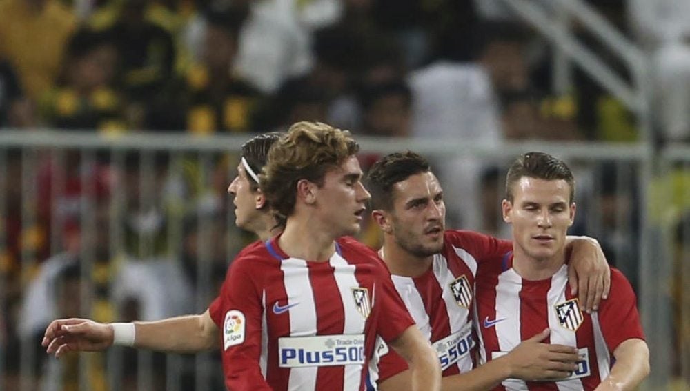 Los jugadores del Atlético de Madrid celebran uno de los goles contra el Al Ittihad