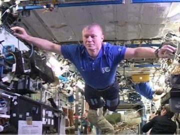 El primer Mannequin Challenge del espacio exterior El primer Mannequin Challenge del espacio exterior