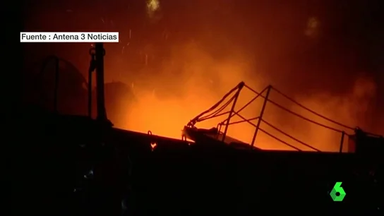 Frame 8.567933 de: incendio barco Frame 8.567933 de: incendio barco