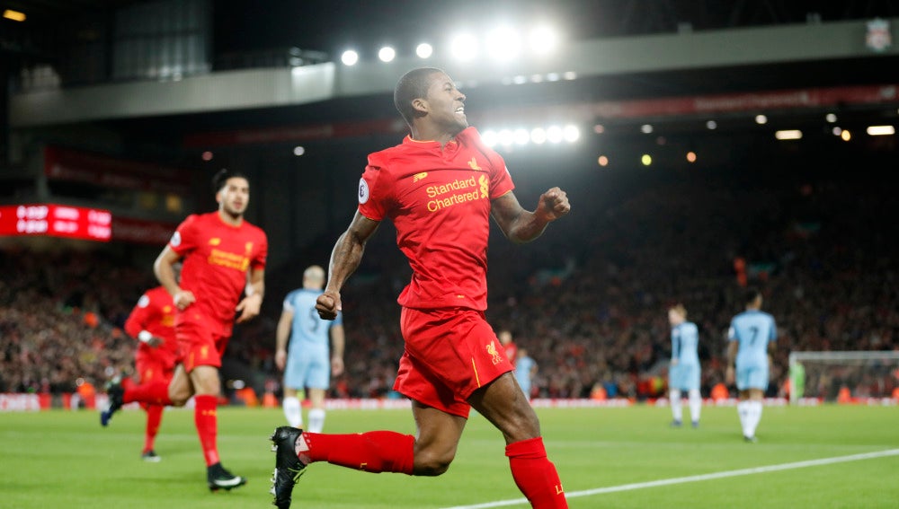 Wijnaldum celebra su gol contra el Manchester City