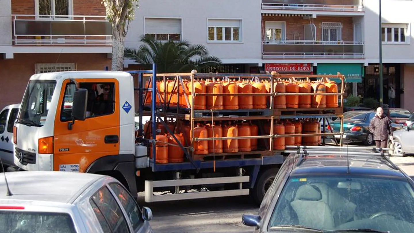Un camión de reparto de gas butano Un camión de reparto de gas butano