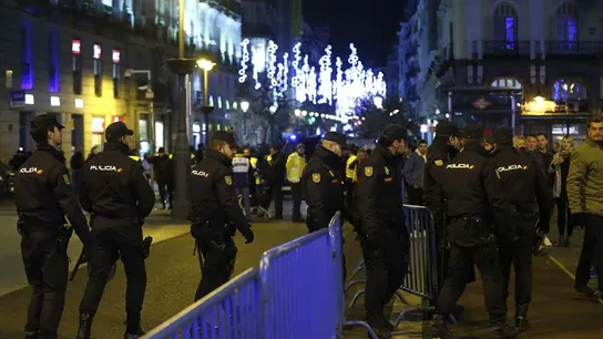 La Policía Nacional desaloja la Puerta del Sol La Policía Nacional desaloja la Puerta del Sol