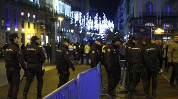La Policía Nacional desaloja la Puerta del Sol