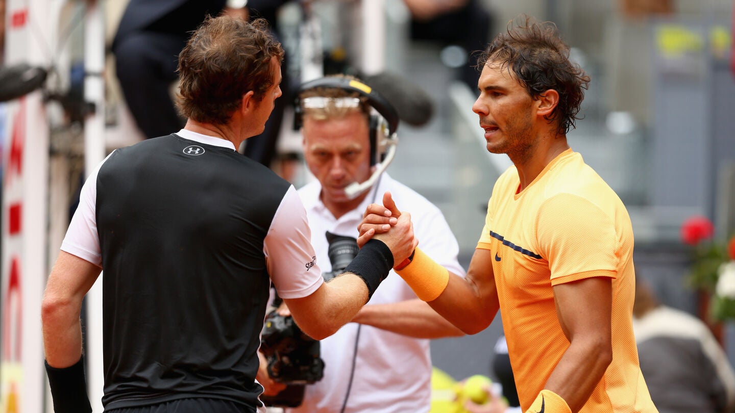 Andy Murray y Rafa Nadal se saludan despu&eacute;s de jugar la semifinal del Mutua Madrid Open