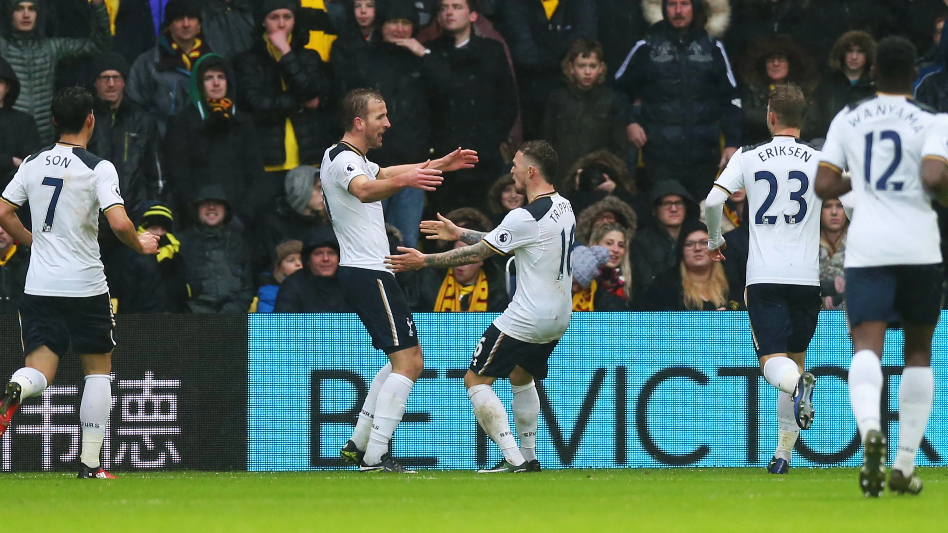 Harry Kane celebra uno de sus dos goles contra el Watford