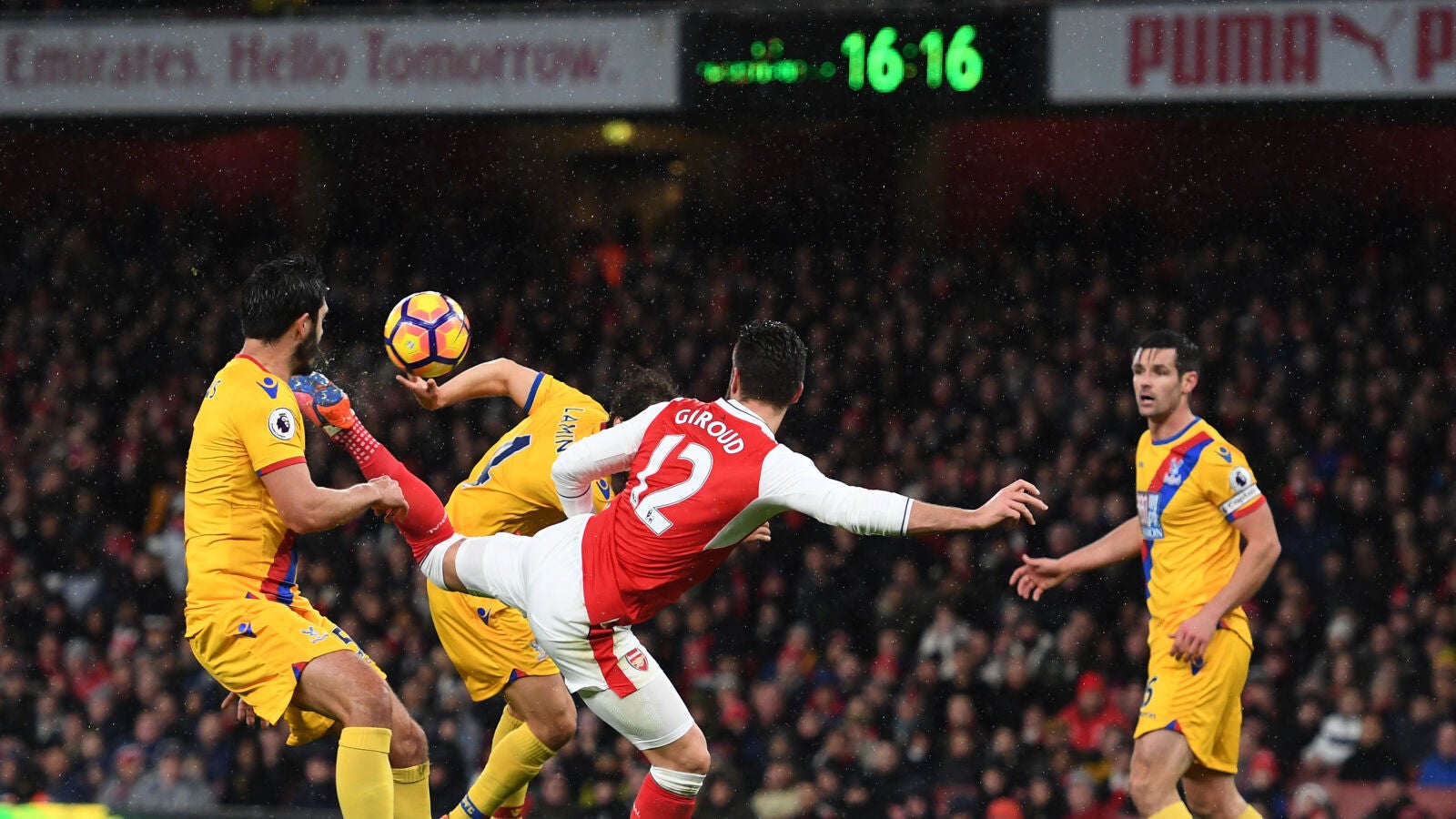Giroud y su espectacular remate que fue el primer gol del Arsenal ante el Watford