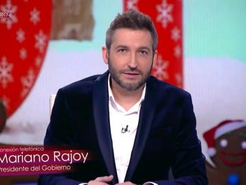 Frame 88.440962 de: Irene Junquera reta a Frank Blanco: "¿A que no tienes narices de gastarle una broma a Mariano Rajoy?" Frame 88.440962 de: Irene Junquera reta a Frank Blanco: "¿A que no tienes narices de gastarle una broma a Mariano Rajoy?"