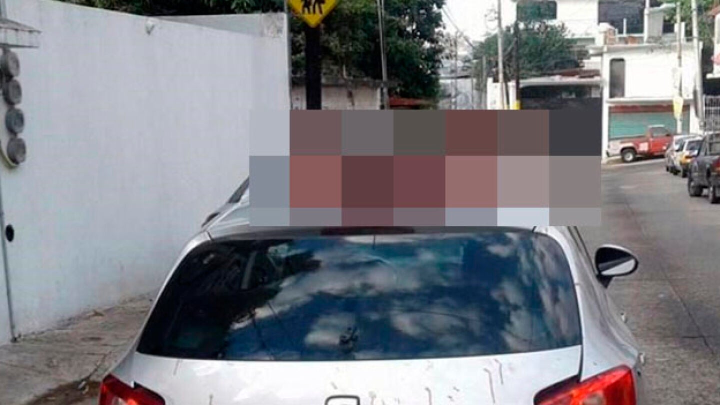 Cabezas sobre un veh&iacute;culo en Acapulco