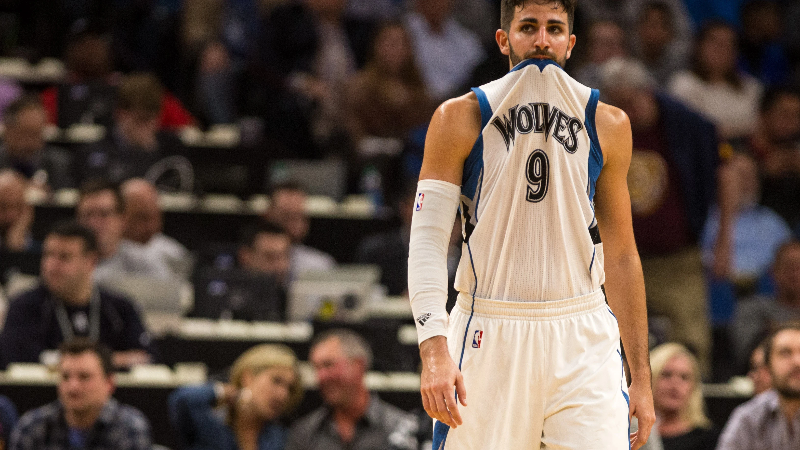 Ricky Rubio, frustrado durante un partido