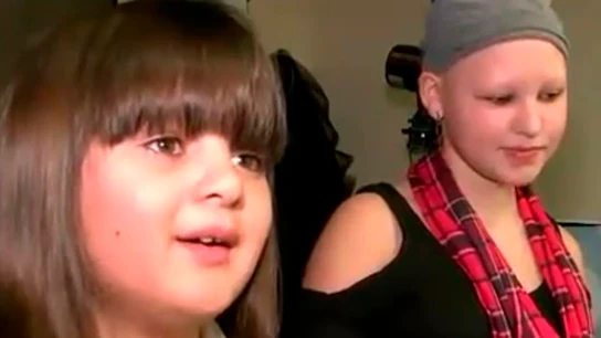 Tyler Boone antes de raparse el pelo para dárselo a su amiga Tyler Tyler Boone antes de raparse el pelo para dárselo a su amiga Tyler