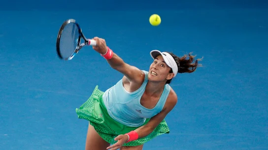 Garbiñe Muguruza ejecuta un saque durante su partido Garbiñe Muguruza ejecuta un saque durante su partido
