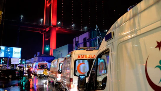 Despliegue de ambulancias en el lugar del ataque de Estambul Despliegue de ambulancias en el lugar del ataque de Estambul
