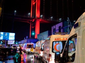 Despliegue de ambulancias en el lugar del ataque de Estambul Despliegue de ambulancias en el lugar del ataque de Estambul