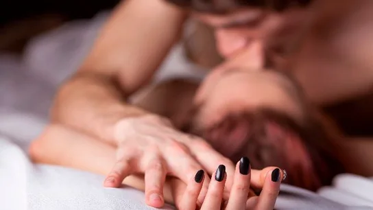 Pareja en la cama Pareja en la cama