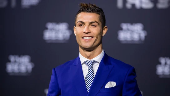 Cristiano Ronaldo posando en los premios 'The Best' Cristiano Ronaldo posando en los premios 'The Best'