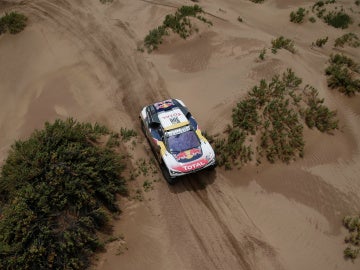 Peterhansel durante la etapa del Dakar Peterhansel durante la etapa del Dakar
