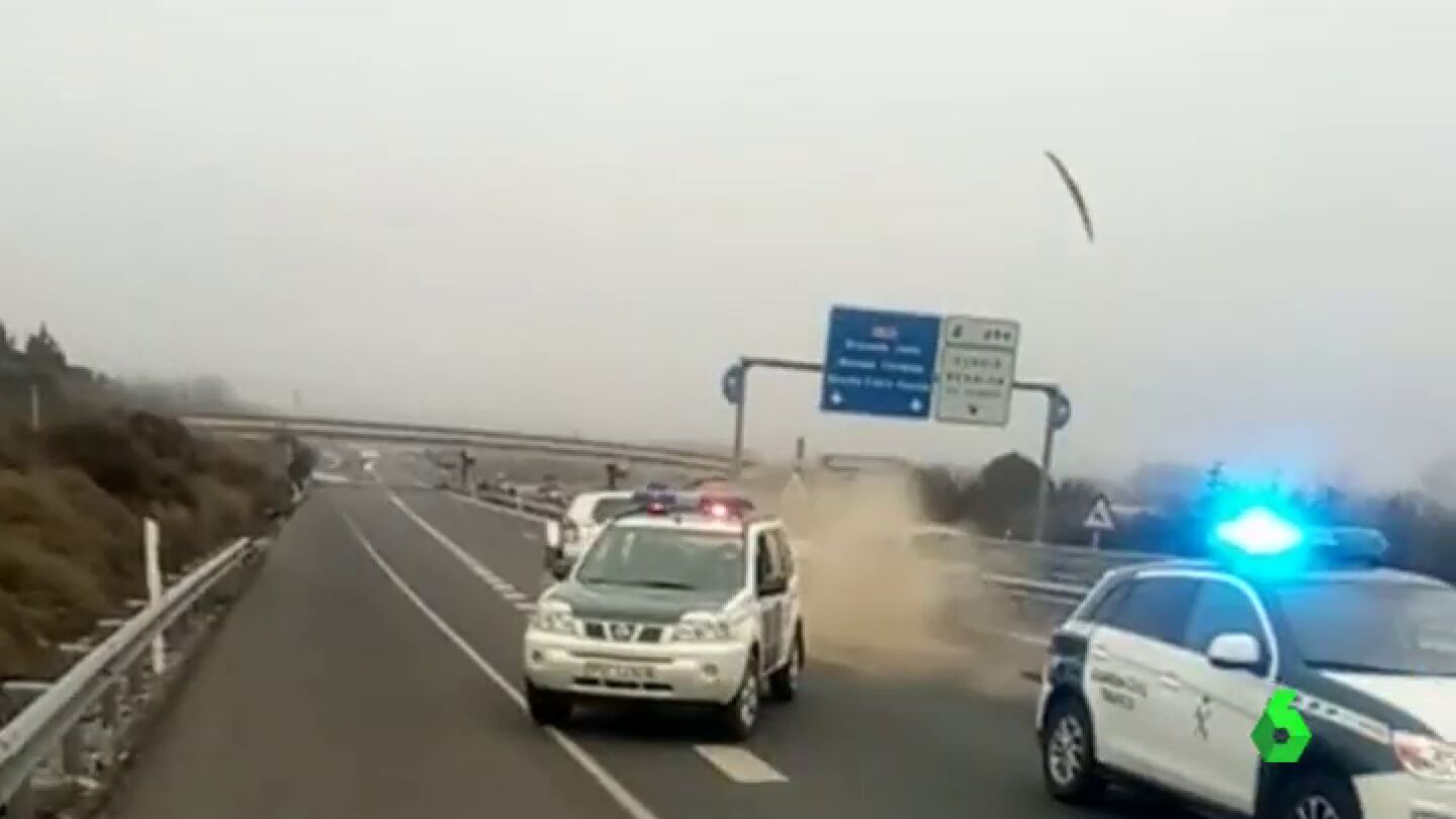 Frame 2.210865 de: Prisi&oacute;n provisional para el kamikaze de Granada que embisti&oacute; a los agentes de Guardia Civil que intentaron darle el alto