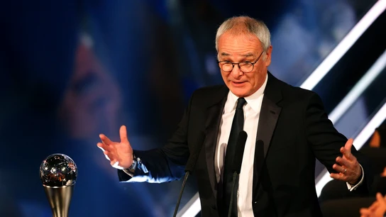 Ranieri hablando tras recibir el premio 'The Best' al 'Mejor Entrenador de la FIFA' Ranieri hablando tras recibir el premio 'The Best' al 'Mejor Entrenador de la FIFA'
