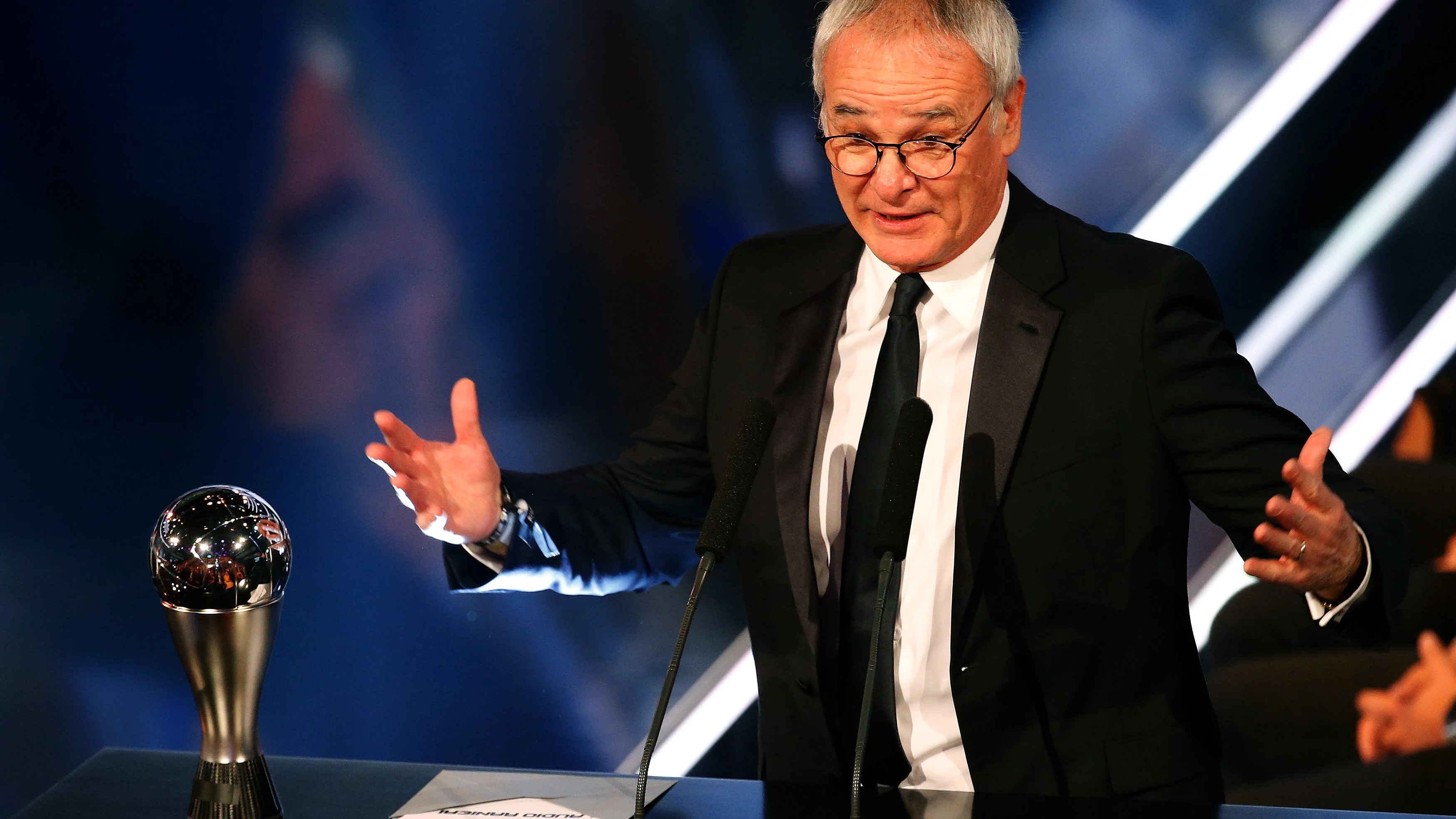 Ranieri hablando tras recibir el premio 'The Best' al 'Mejor Entrenador de la FIFA'