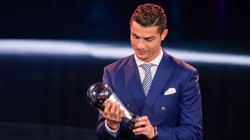 Cristiano Ronaldo recoge el Premio 'The Best'