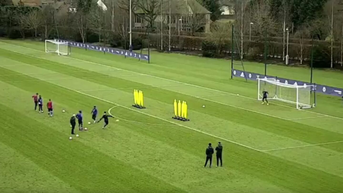 El golazo de falta de Thibaut Courtois en el entrenamiento